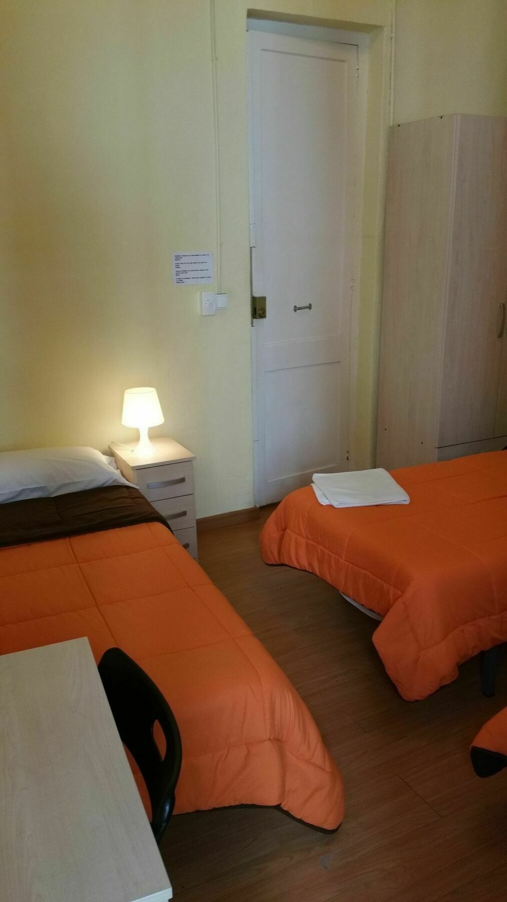 Hostal Mimi Las Ramblas Барселона Екстер'єр фото