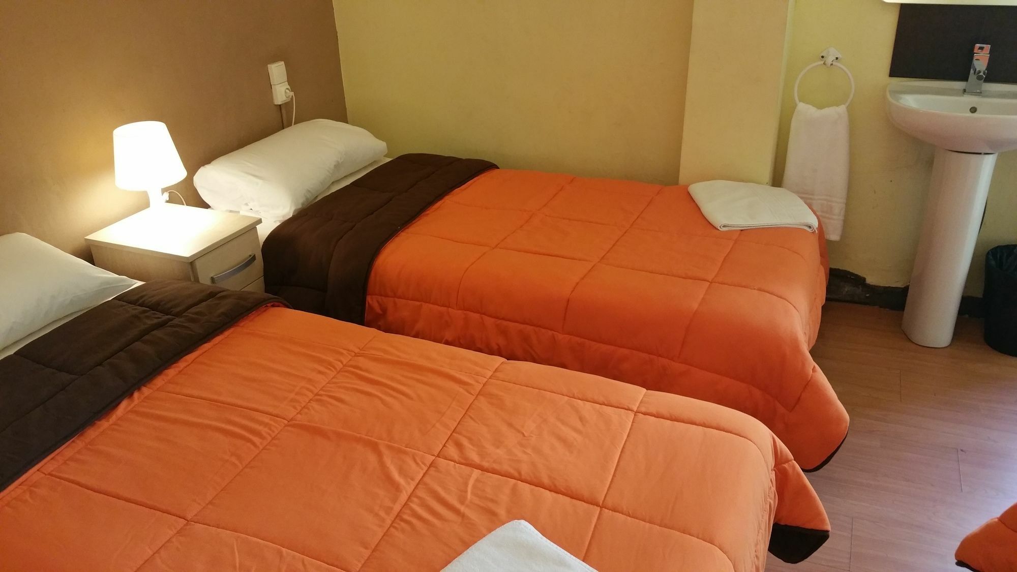 Hostal Mimi Las Ramblas Барселона Екстер'єр фото