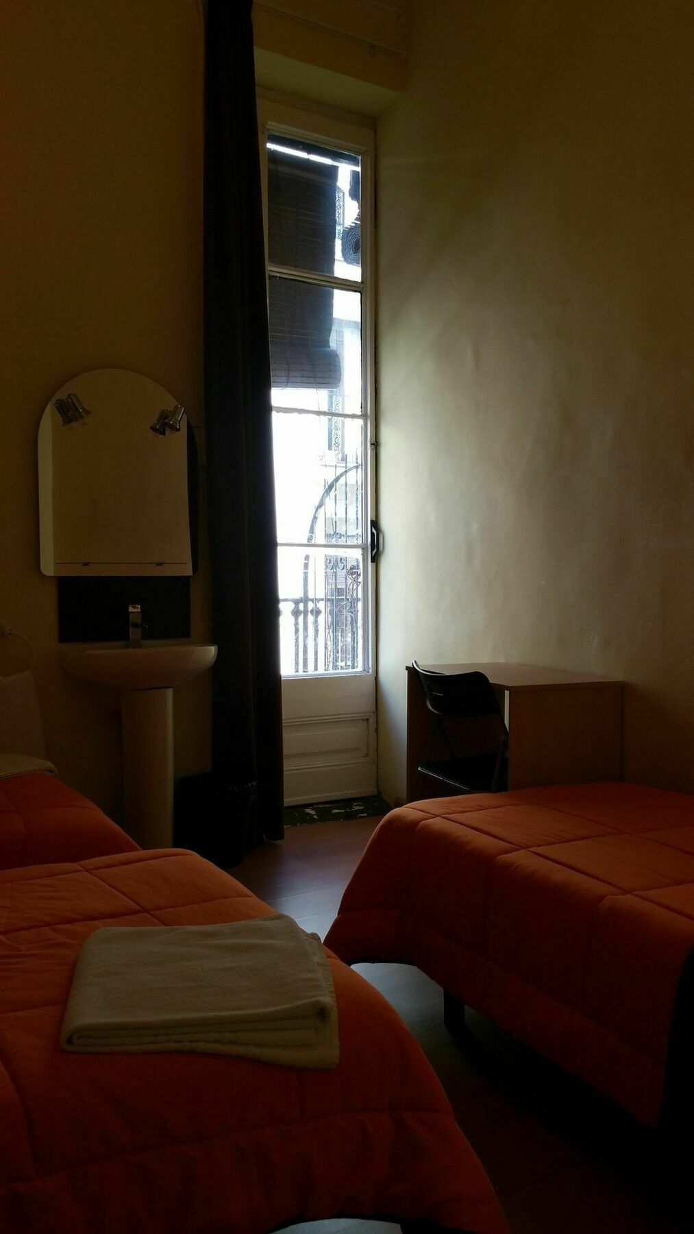 Hostal Mimi Las Ramblas Барселона Екстер'єр фото