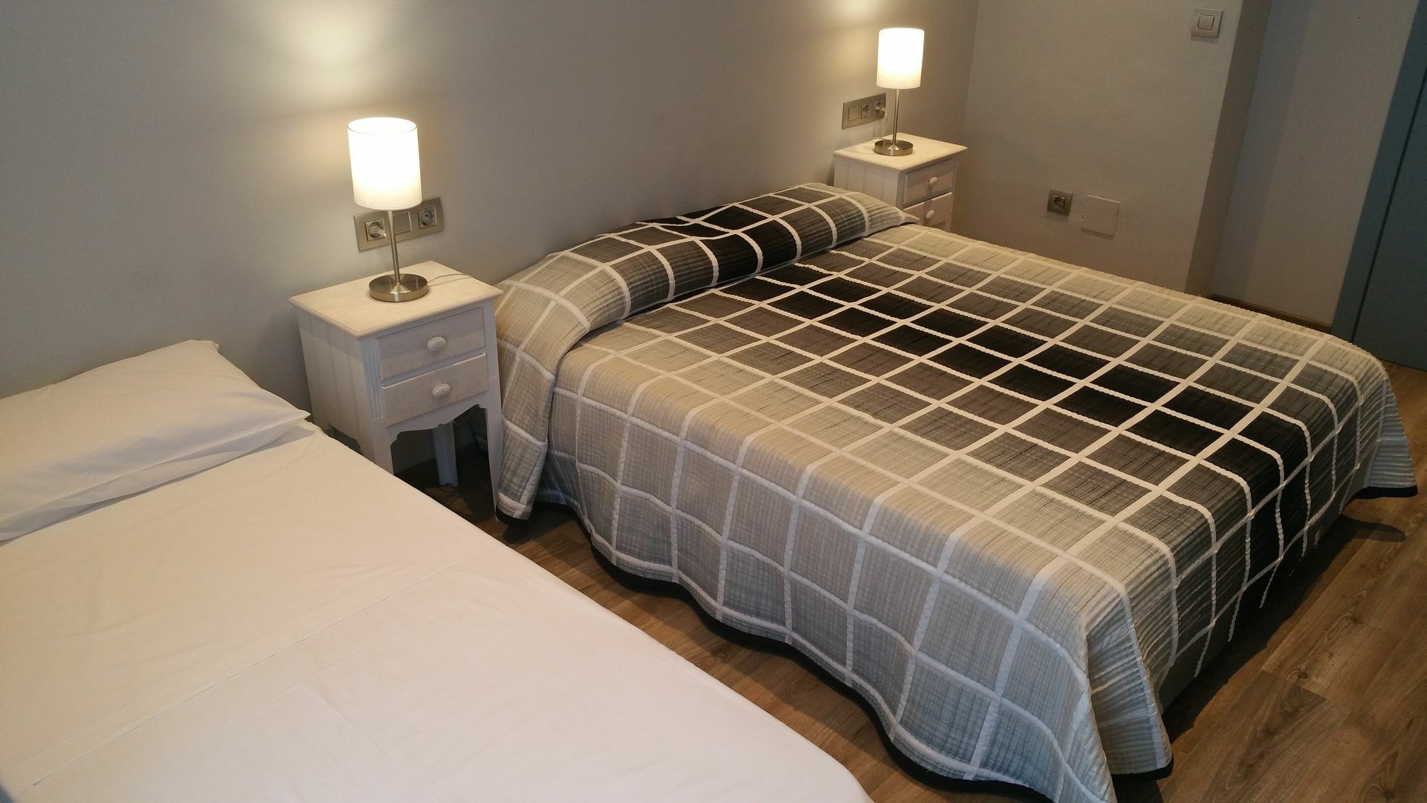 Hostal Mimi Las Ramblas Барселона Екстер'єр фото