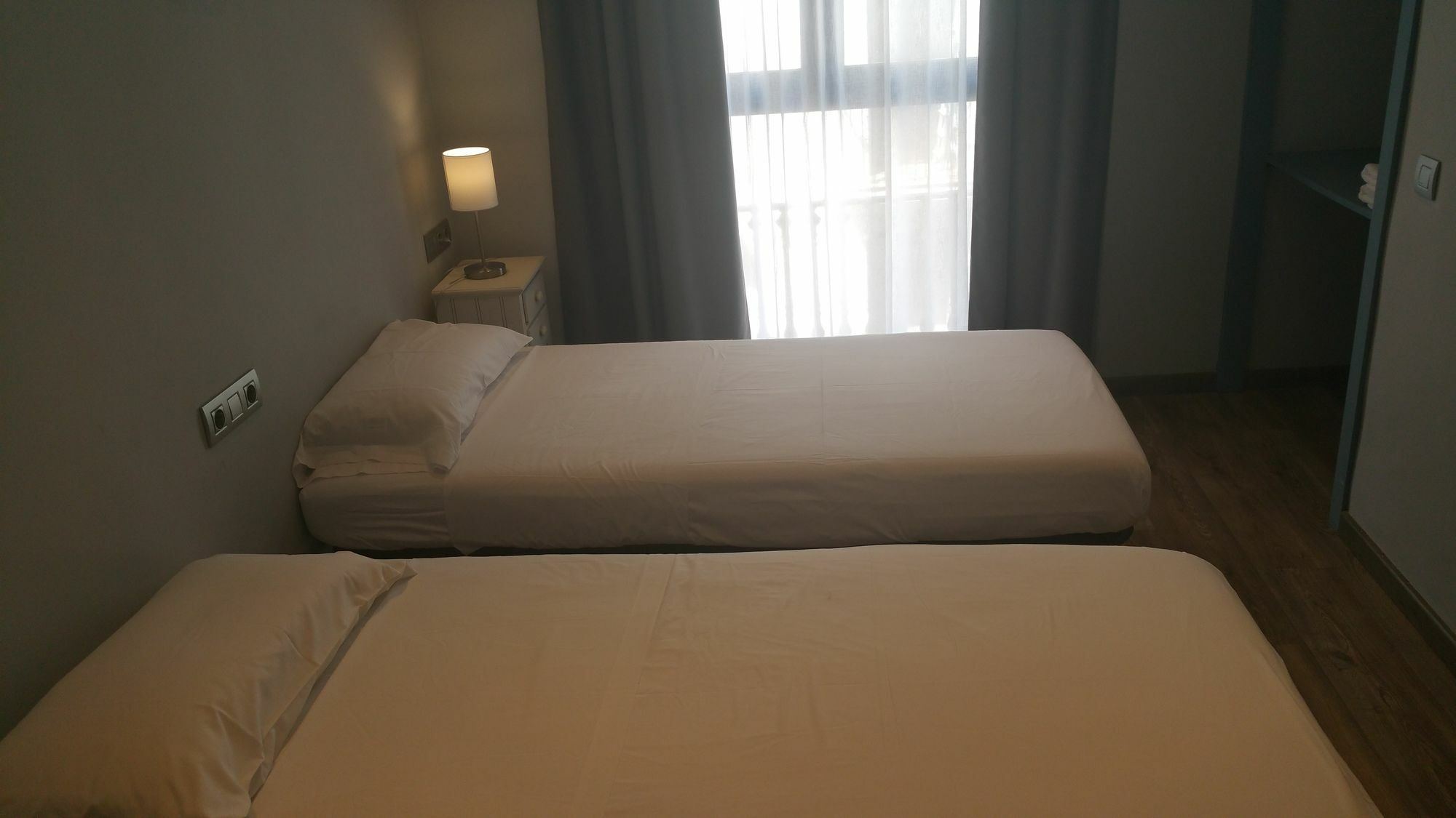 Hostal Mimi Las Ramblas Барселона Екстер'єр фото