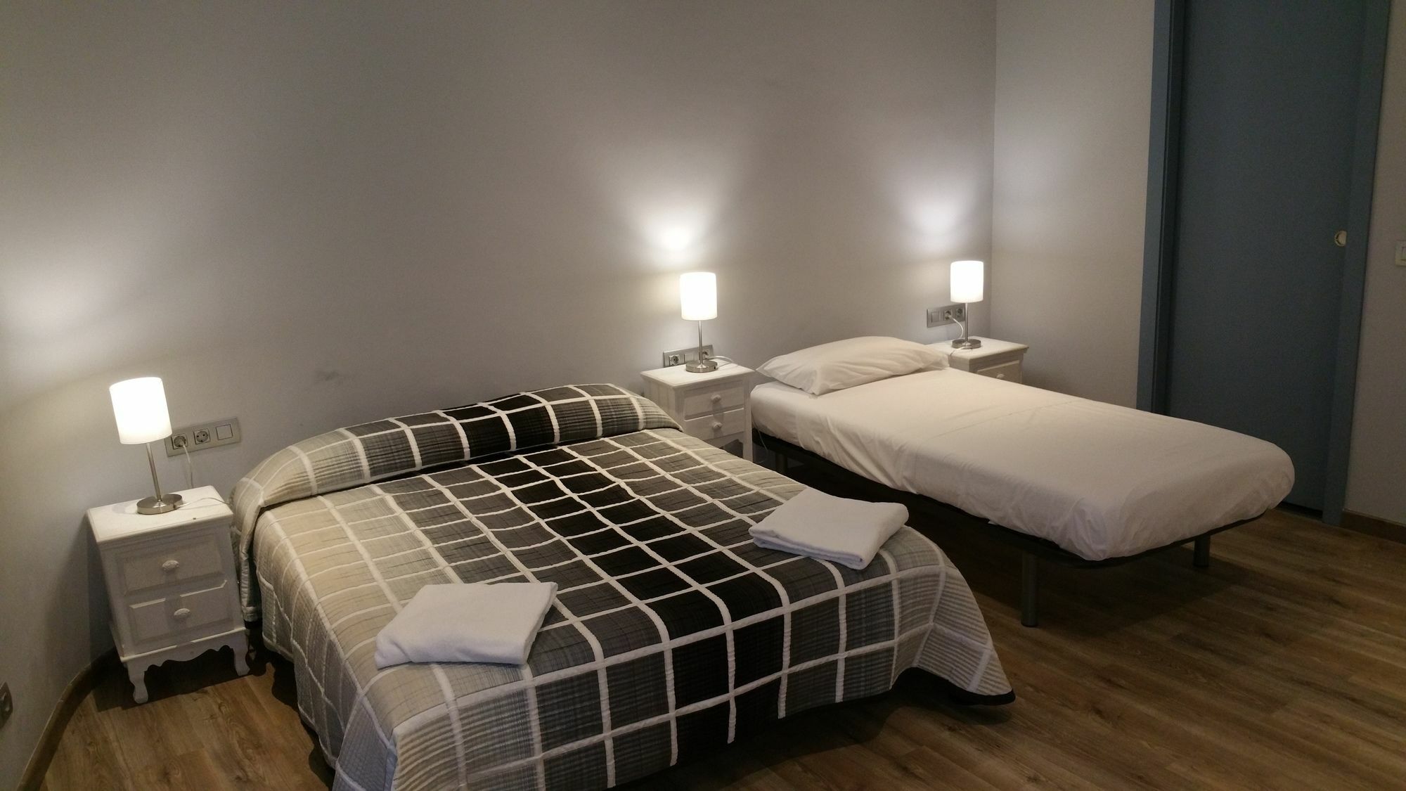 Hostal Mimi Las Ramblas Барселона Екстер'єр фото