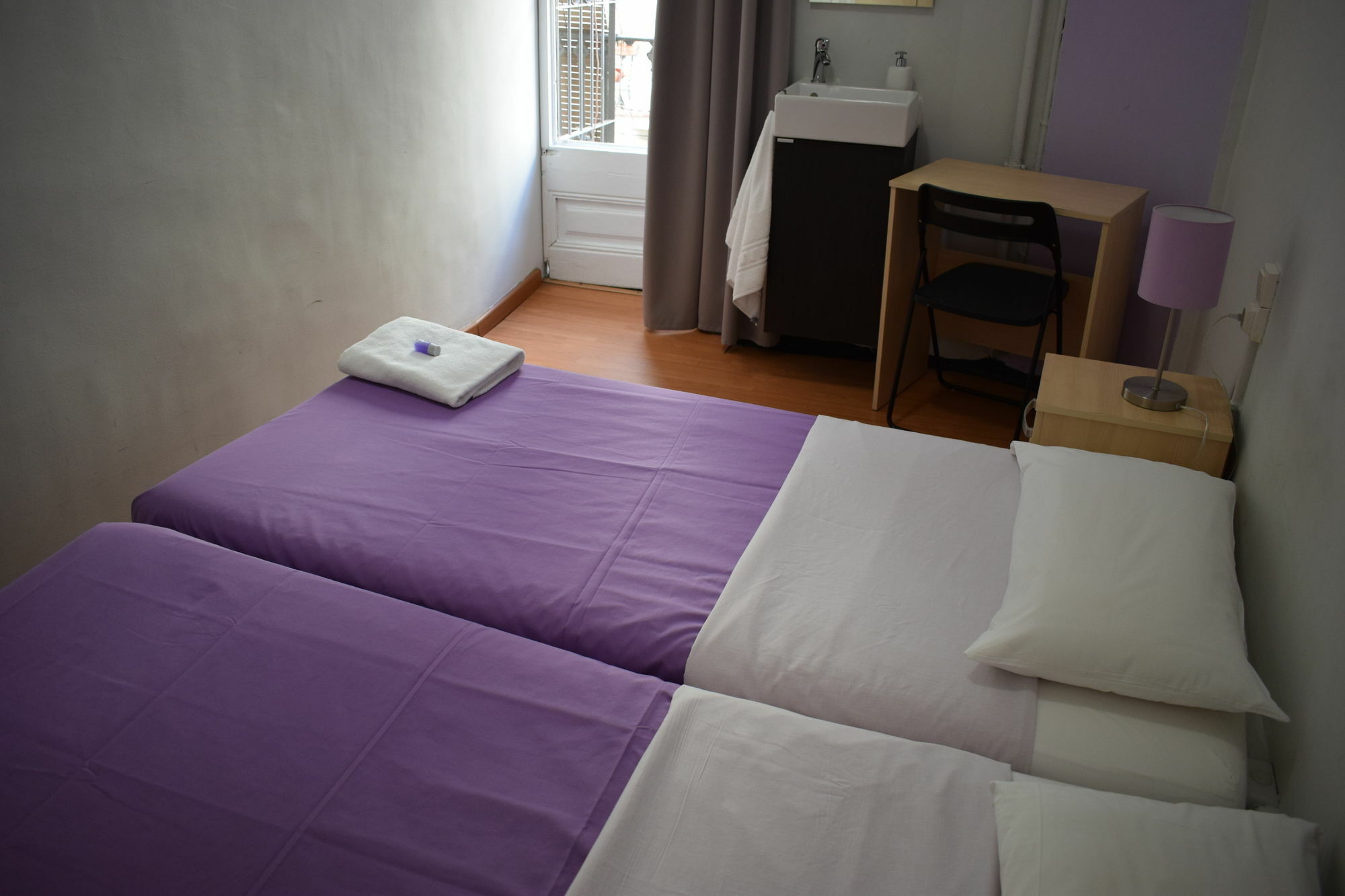 Hostal Mimi Las Ramblas Барселона Екстер'єр фото