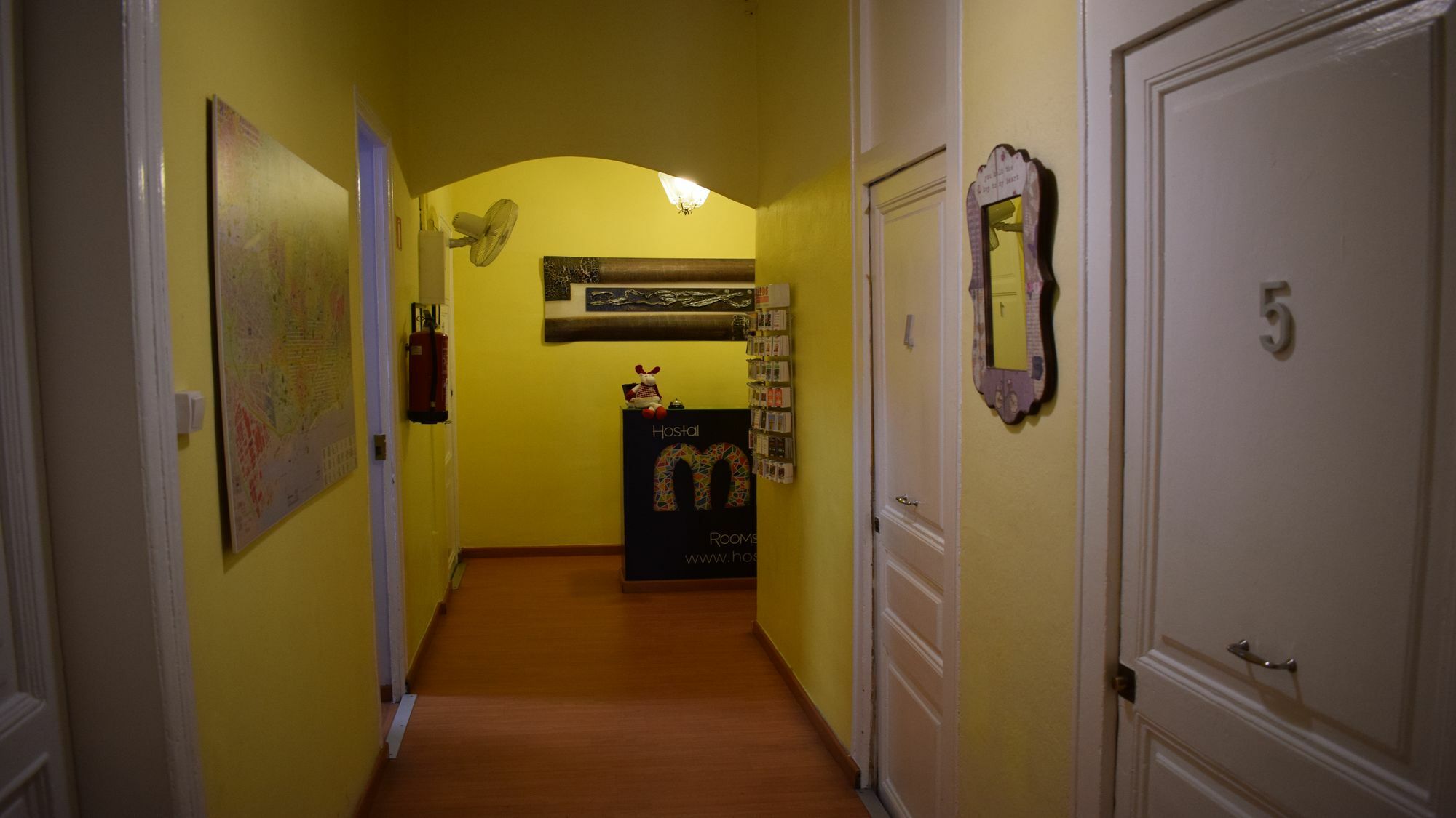 Hostal Mimi Las Ramblas Барселона Екстер'єр фото