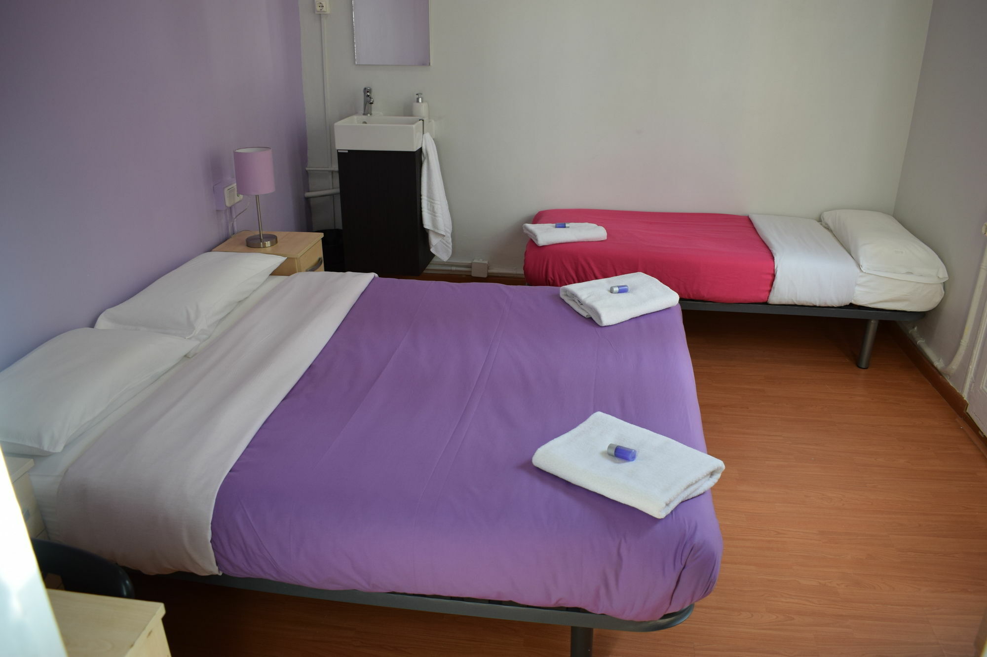 Hostal Mimi Las Ramblas Барселона Екстер'єр фото