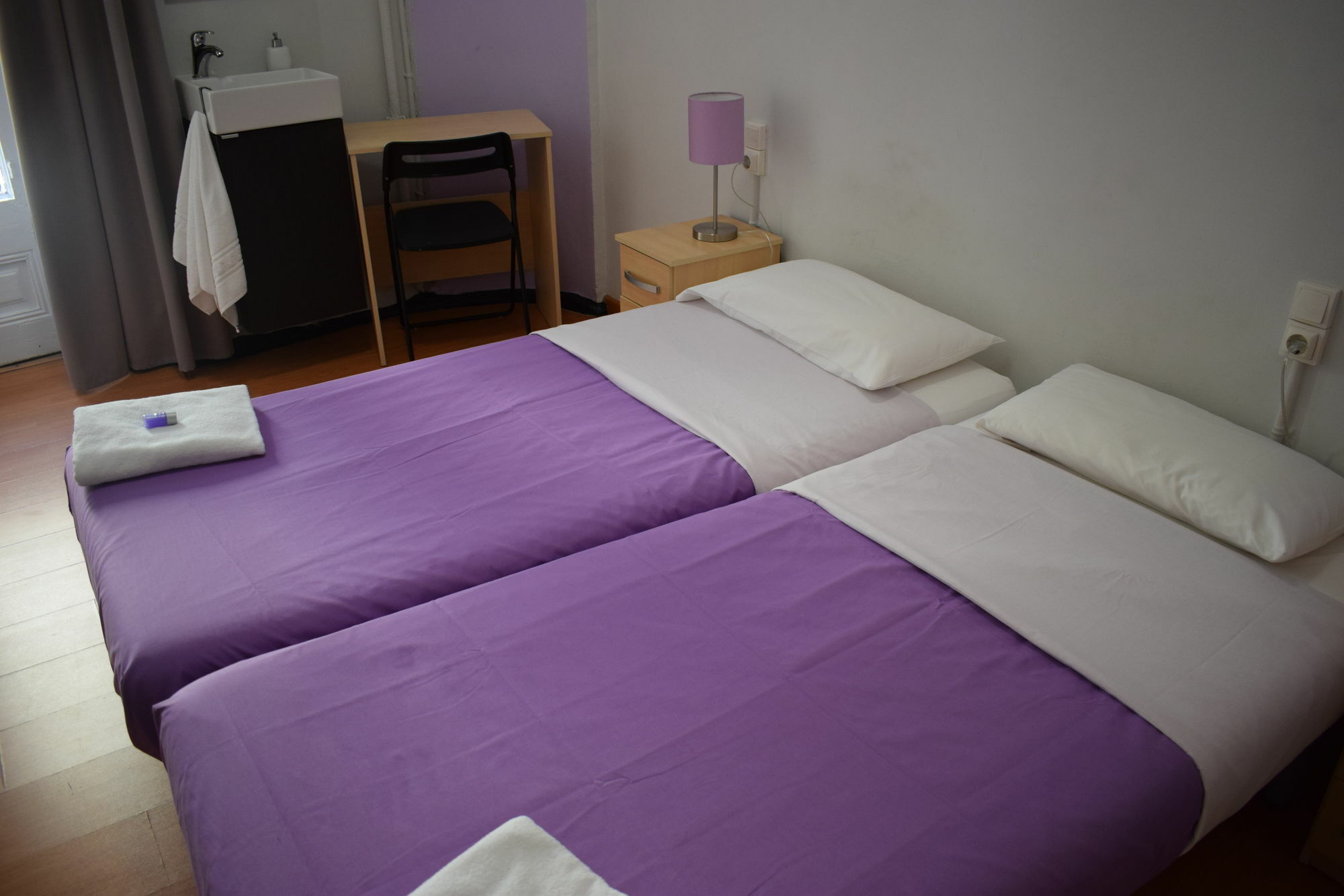 Hostal Mimi Las Ramblas Барселона Екстер'єр фото