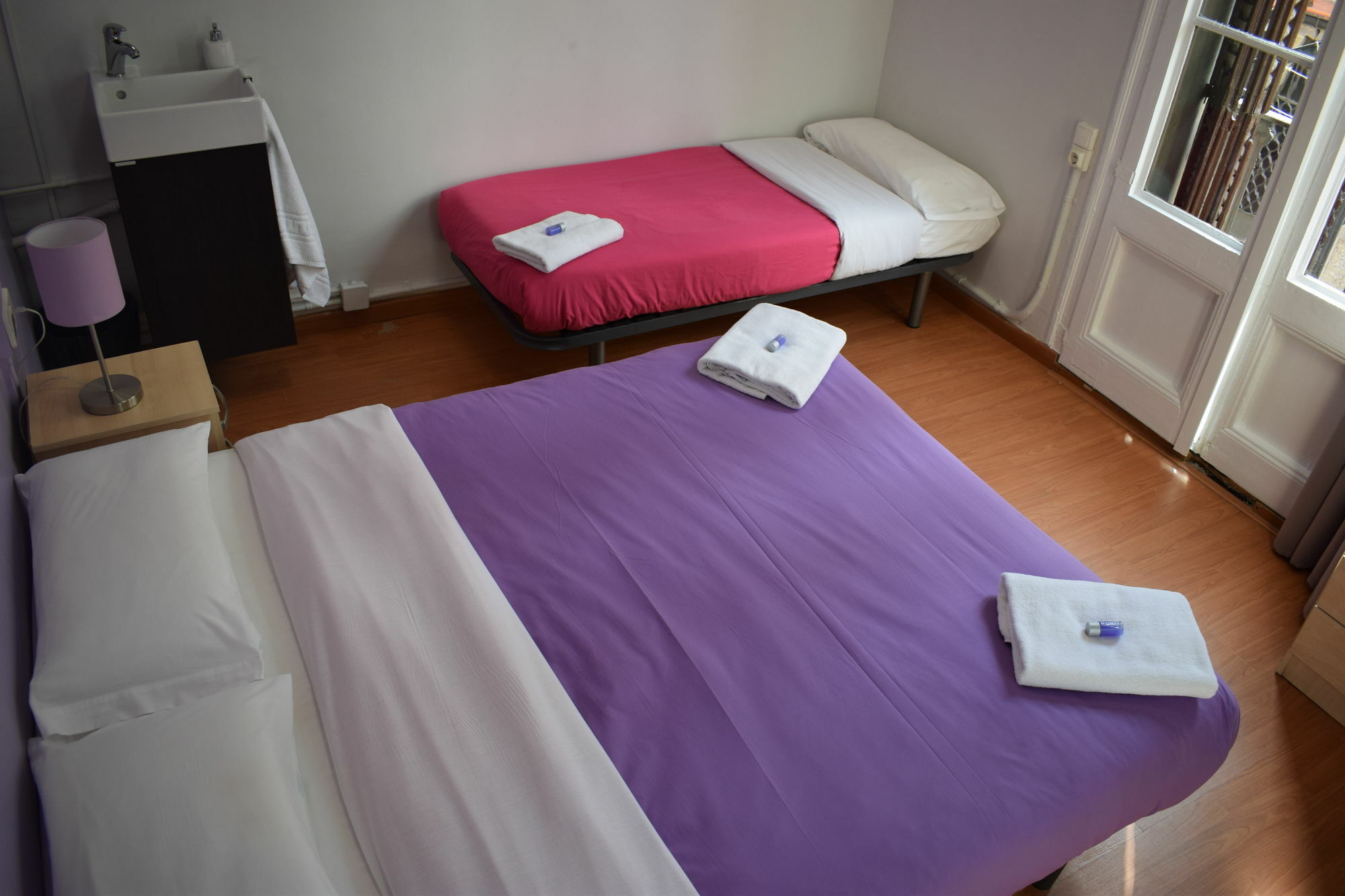 Hostal Mimi Las Ramblas Барселона Екстер'єр фото